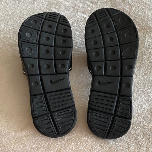 Nike Black and White Slide Sandals - Picture 8 of 13